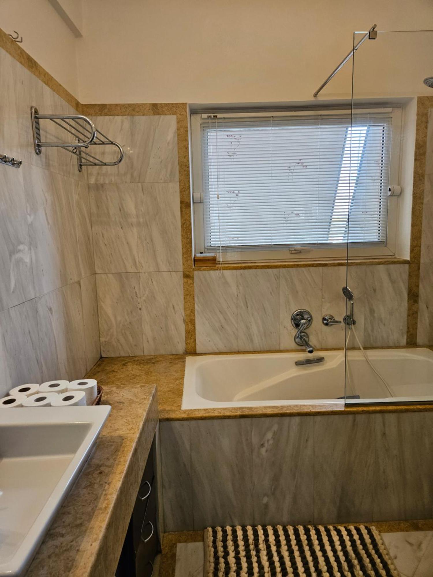 3 Bedder Condo In Ilisia, Megaro Mousikis Atenas Exterior foto